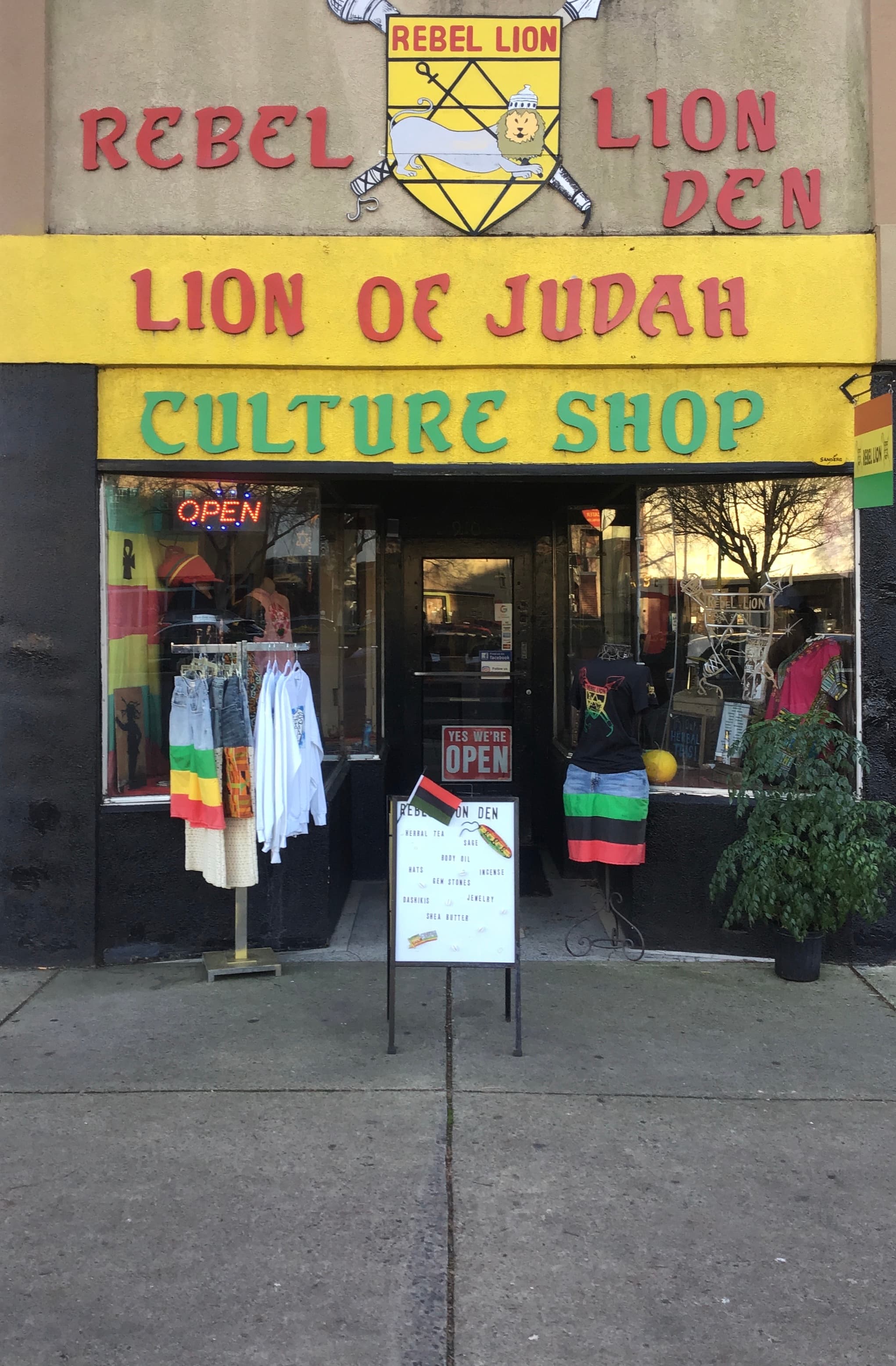 Rebel Lion Den 's banner