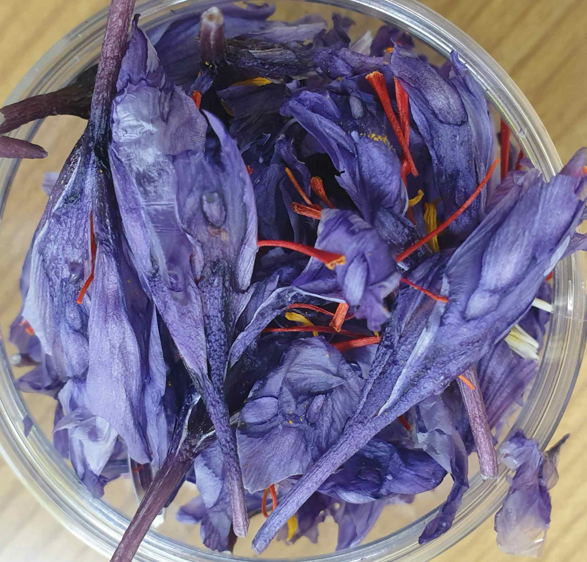 Gift pack - Saffron salt | Freeze dried whole saffron with petals and stigmas - 1g saffron with 300g premium sea salt