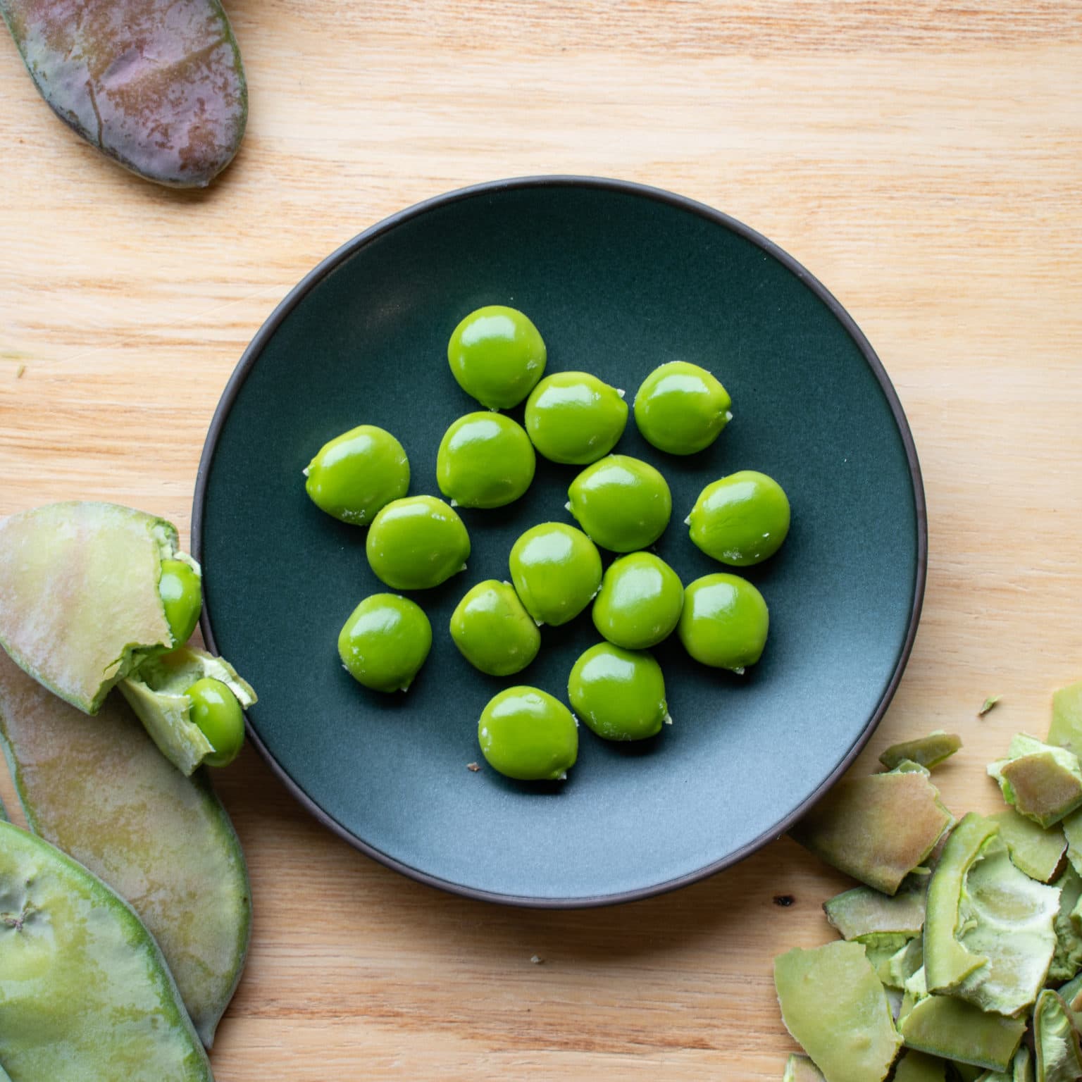 Remove peas from hull