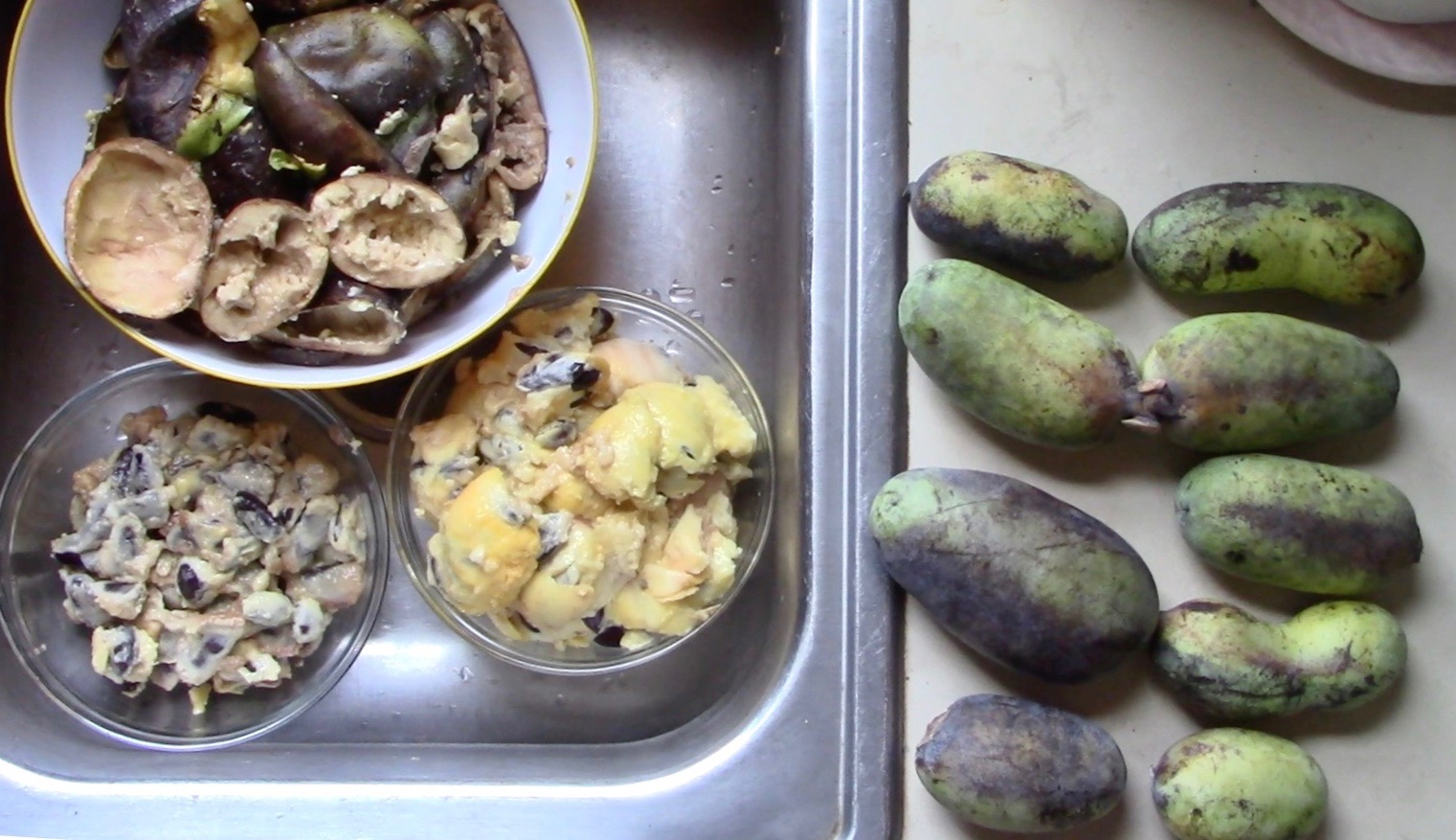 What is a Pawpaw? Peel Away the Mystery of This Tropical Delight!